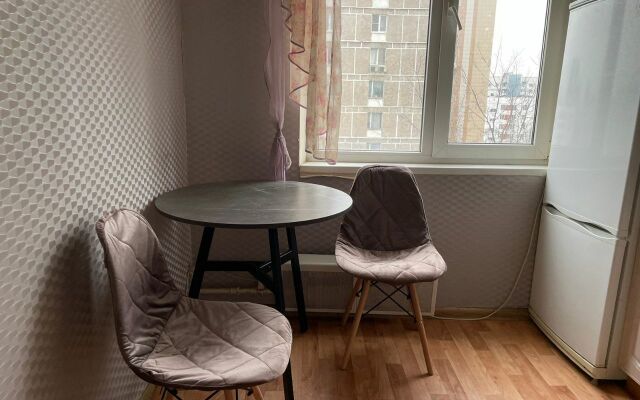 Na Ulitse Artamonova 11/2 Flat