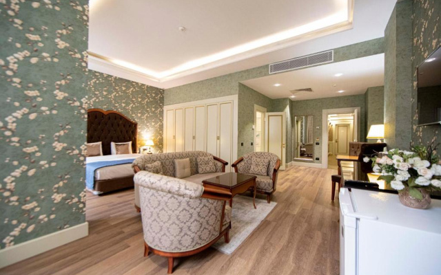 Sapphire Inn