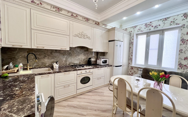 U naberezhnoy Lenina 39 Flat