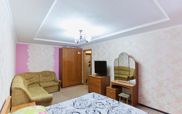 Ukhtasutki On Kosmonavtov