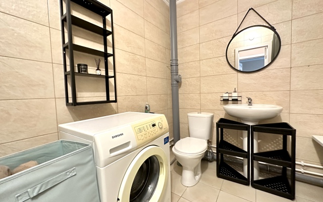 Iris s Dizaynerskim Oformleniyem, Ryadom Mat i Ditya Apartments