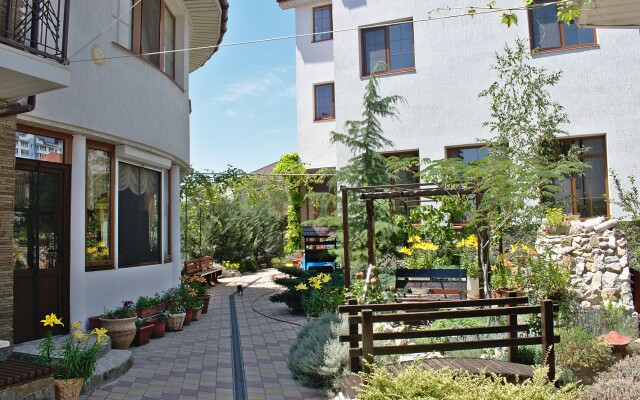 Svetoch Guest House