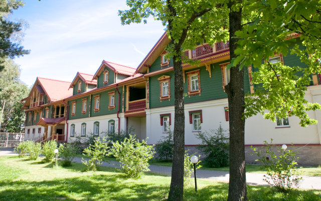 Russian Village Hotel