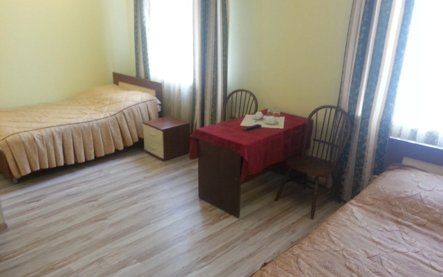 Отель Апрель