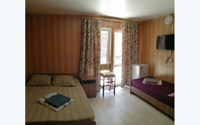Na Uyutnoy 10 Guest House