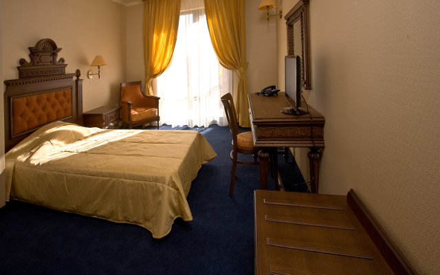 Chinar Hotel