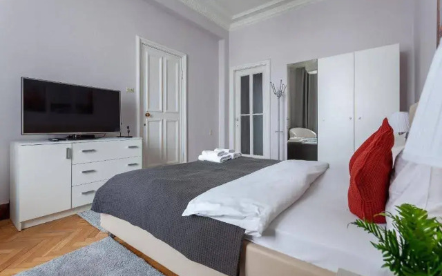 Апартаменты Улучшенные Просторные с Видом на Садовое Кольцо