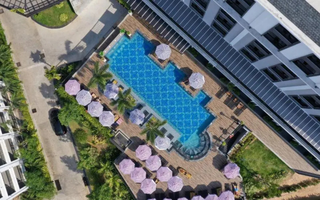 Sawaddi Patong Resort & Spa by Tolani - Image 3