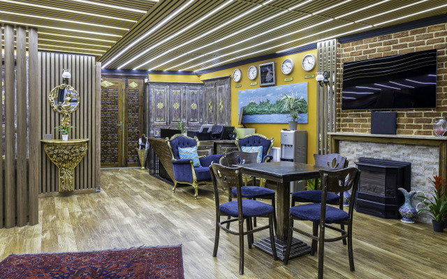 Wonder Wood Hotel