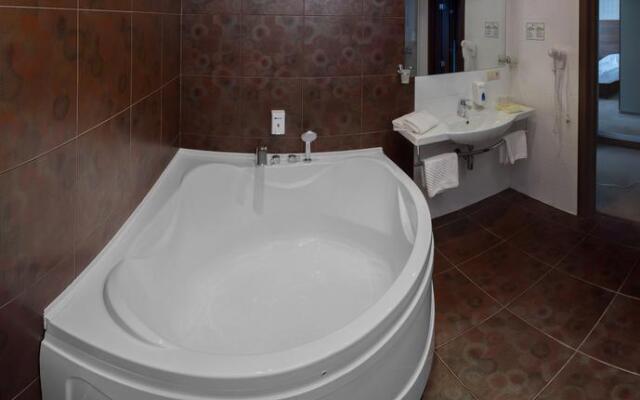 Avrora Hotel