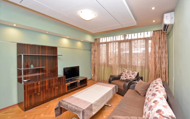 Trekhkomnatnaya v Tsentre Goroda Flat