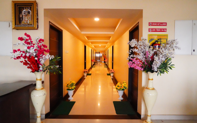 Vjr Mahal and Vinayagam Residency Hotel