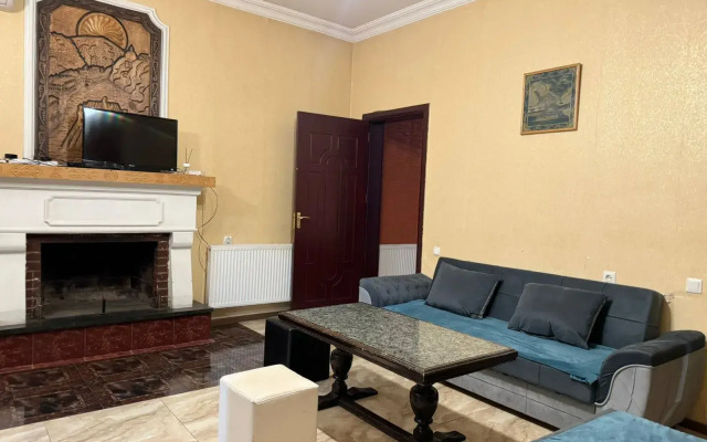 Апартаменты Nana's Apartment With Garden