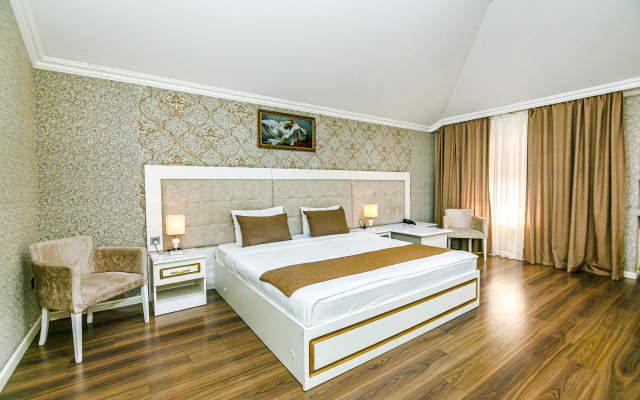 Maris Baku Hotel