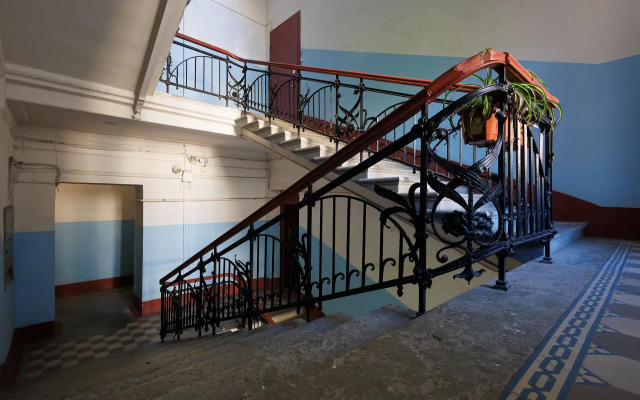 V stile disko u Strelki na Vasilevskom Flat