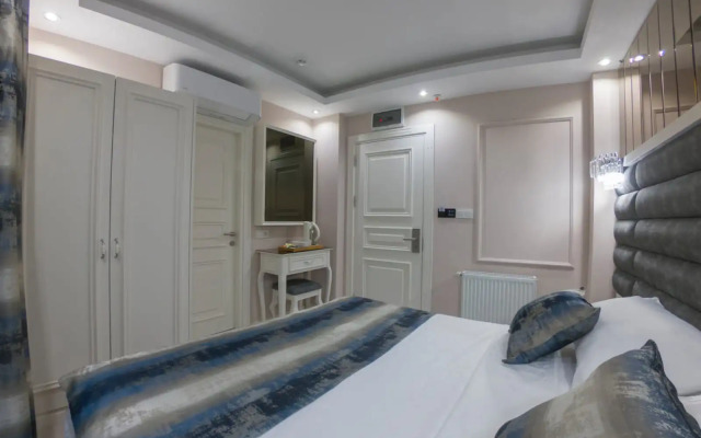 Отель Crowned Hotel