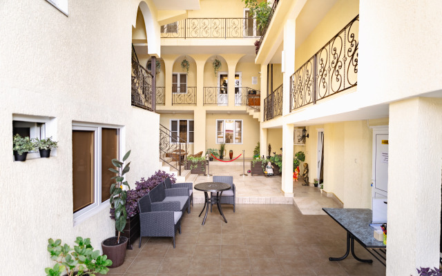 VIVA Larisa Guest House