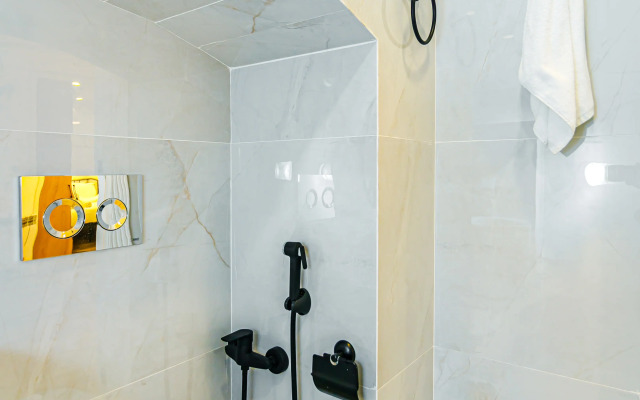Imparator in Nizami Street Apartment