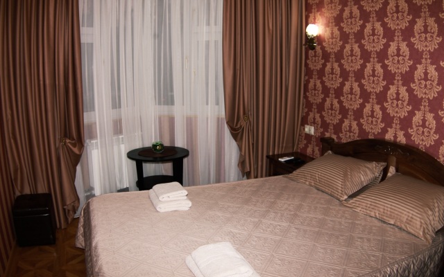 Den i Noch na Profsoyuznoy hotel
