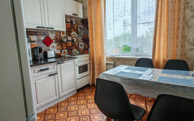 Uyutnaya Svetlaya Kvartira V Serdtse Mostovskogo Flat