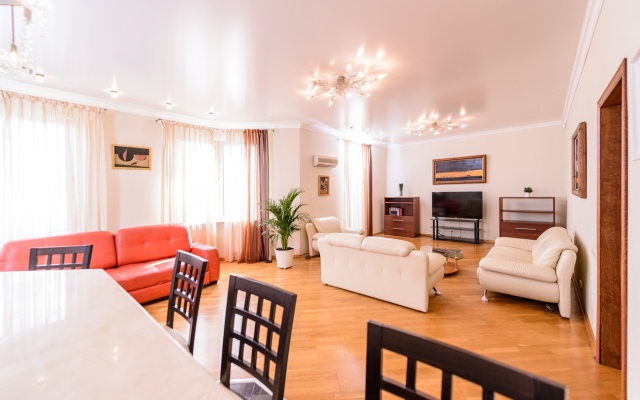 Na 5-m Voykovskom Apartments