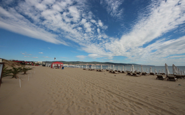 Апарт-Отель Golden Rainbow - Menada