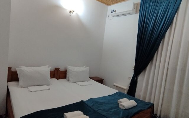 Parvina Hotel