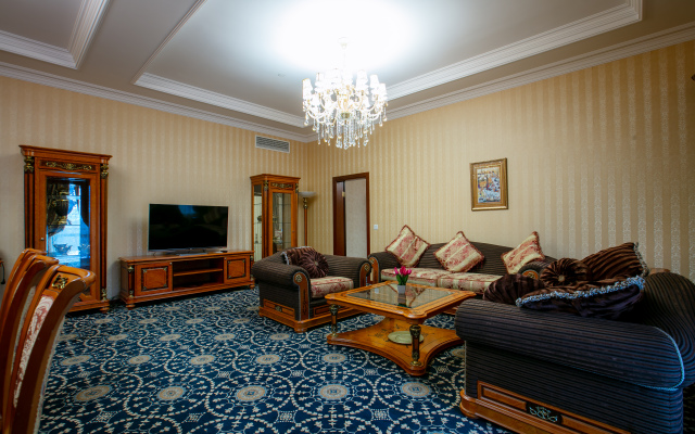 Shah Palace Luxury Museum Hotel