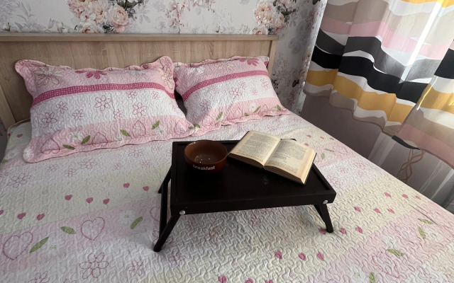 Na Bulvare Komarova 1Es1 Flat