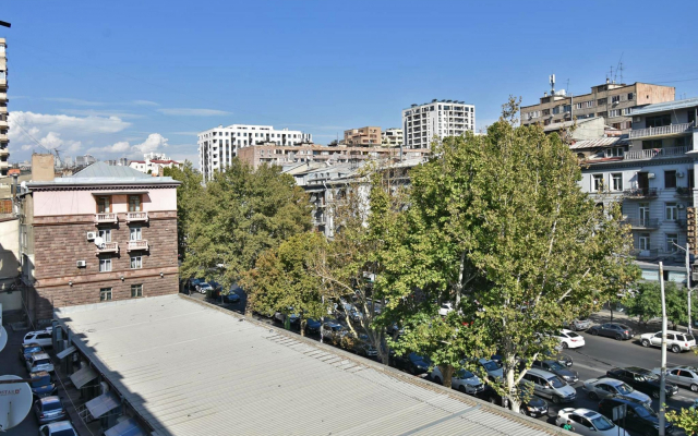 2-K. na Pr. Mashtotsa, Ma717 Flat
