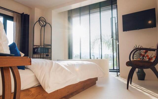 To Be Social House Hotel