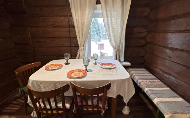 Nastoyaschiy Derevenskiy Dom s Russkoy Pechkoy Private House