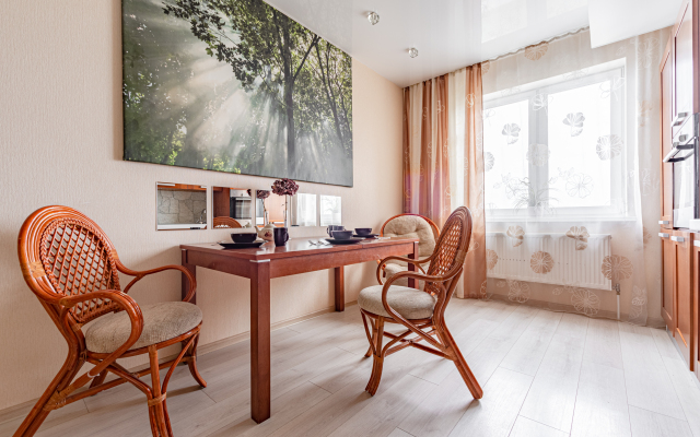 Trekhkomnatnyye Apartamenty Stepanenkov dlya 9 gostey na Soboleva 19