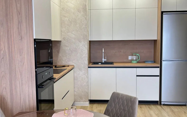 Brusnika U Mosta Vlyublennykh V Tsentre Goroda Flat