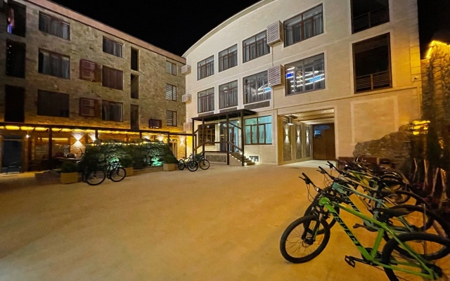 Gold Niyara Hotel