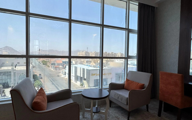Al-Ufq Suites Hotel