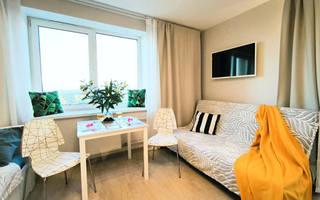 Prostornaya Studiya U Metro Devyatkino Apartament