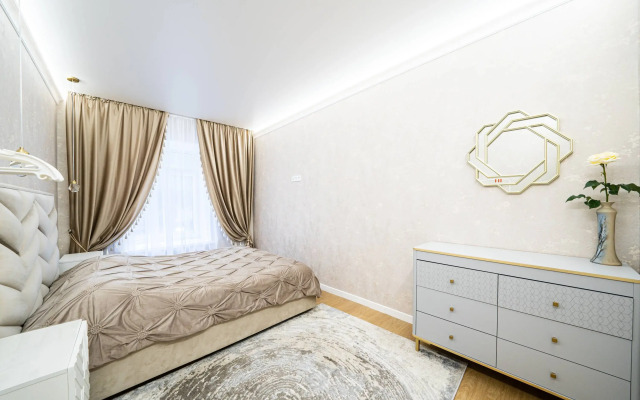 V Tsentre s Parkovkoy Flat
