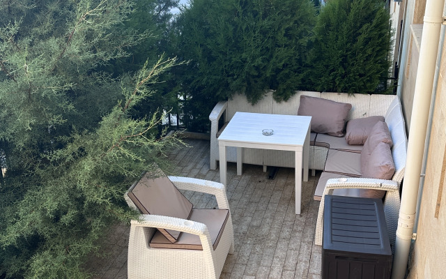 Zhk Yevpatoriya S Sadom Flat