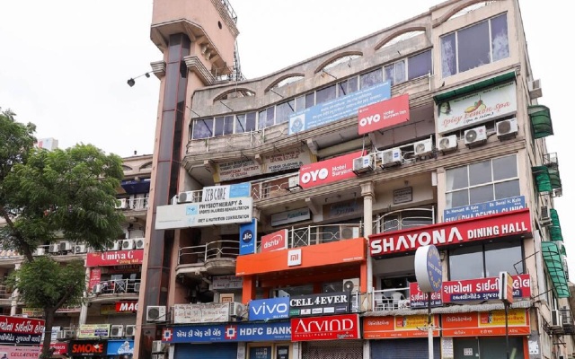 Peradiot-Vastrapur Hotel
