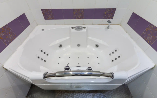 Квартира с джакузи шикарным видом на Волгу в центре Самары