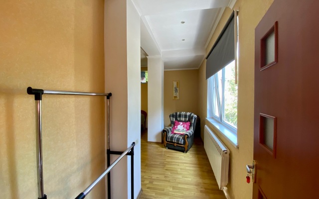 Апартаменты Статус на Кирова 10 в Ялте 2