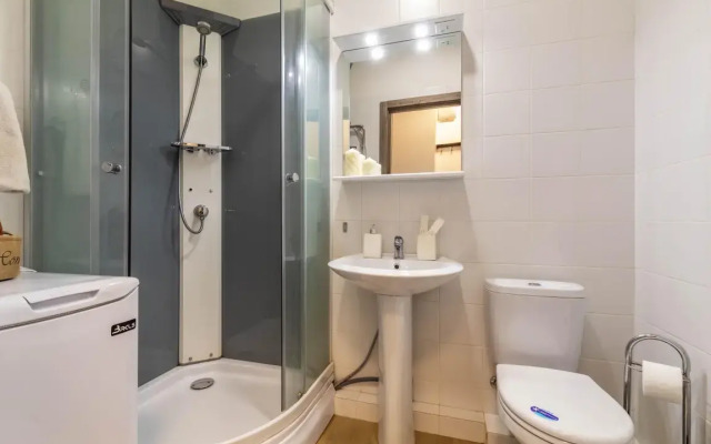 10 Апартаменты RADIUS Малышева 42А (13)