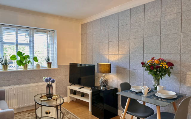 Damos Living - Superb Business En-Suite Studio Apartments