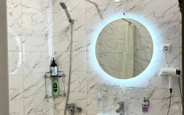 U morya Golubye Dali Flat