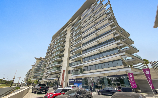 WelHome - Urban Tranquil Retreat in the Heart of Yas Island, Apartments