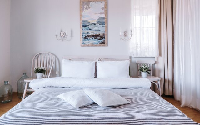 Гостевой Дом с Кипарисами в горах с видом на море