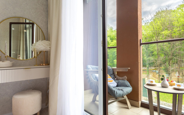 S Balkonom I Vidom Na Lesopark Alleya 326 Flat