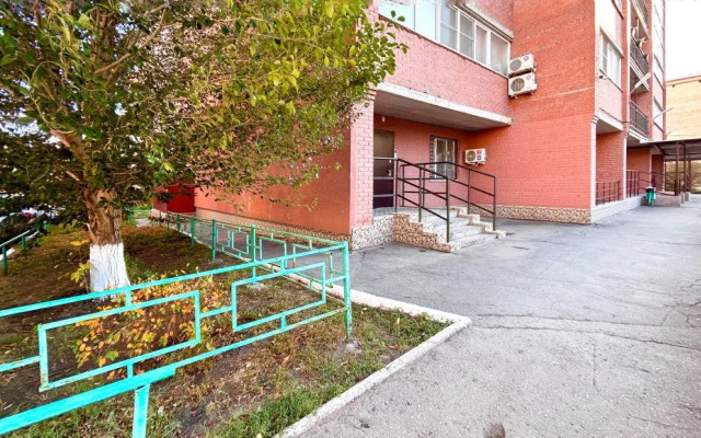 Bolshaya 2-Kh Komnatnaya V Rayone Dvortsa Sporta Flat