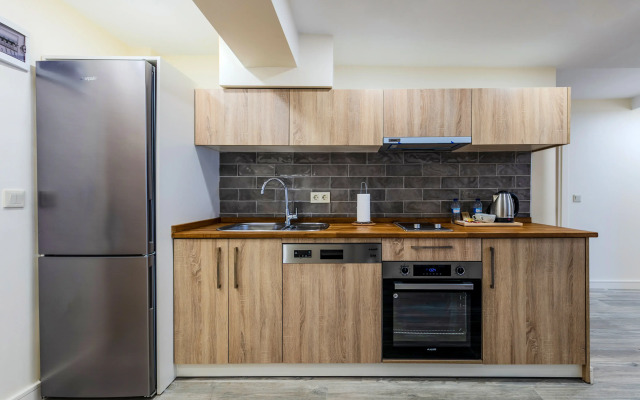 Отель Roys Hotel & Suites